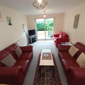 Apartment Modern With Free Parking And Private Garden, Edinburgh