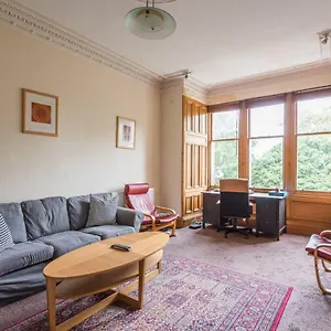 Apartment 3 Bed Overlooking Meadows Park, Edinburgh